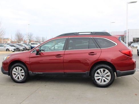 Used 2017 Subaru Outback 2.5i Premium image 4