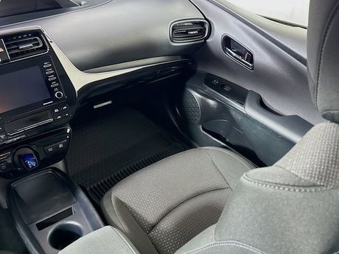 Used 2022 Toyota Prius LE image 22