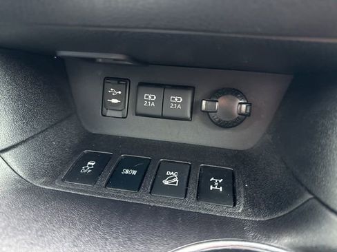 Used 2017 Toyota Highlander Limited image 32