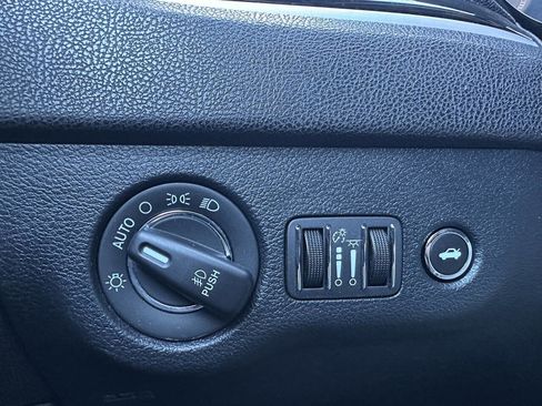 Used 2018 Chrysler 300 S w/ 300S Premium Group image 31