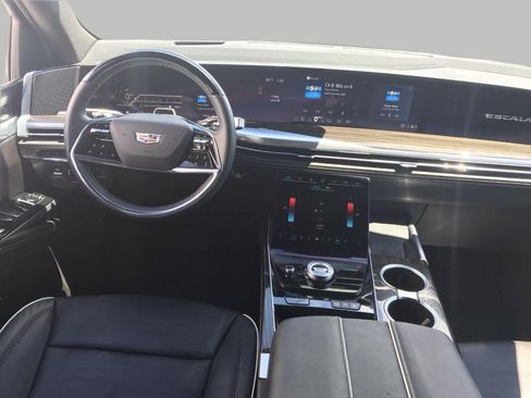 Certified 2025 Cadillac Escalade ESV Premium Luxury AWD/4WD image 6
