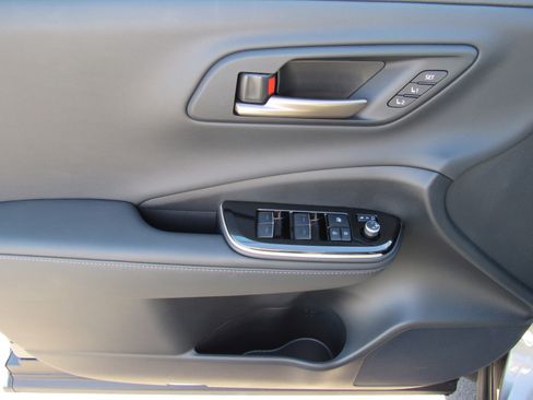 Used 2026 Toyota Crown Platinum image 12