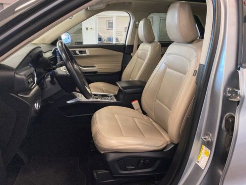 Used 2022 Ford Explorer XLT w/ Equipment Group 202A image 17