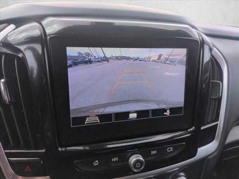 Used 2020 Chevrolet Traverse LT image 14