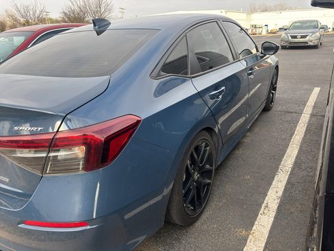Used 2025 Honda Civic Sport image 4