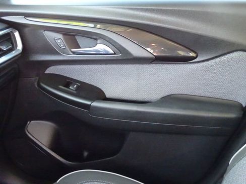 Used 2022 Chevrolet TrailBlazer LT w/ Convenience Package image 9