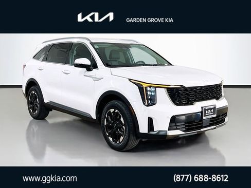 Used 2024 Kia Sorento S image 1
