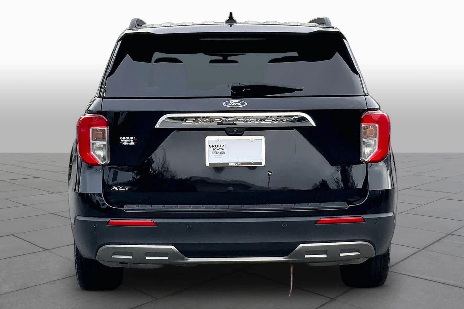 Used 2024 Ford Explorer XLT w/ Equipment Group 202A RWD image 5