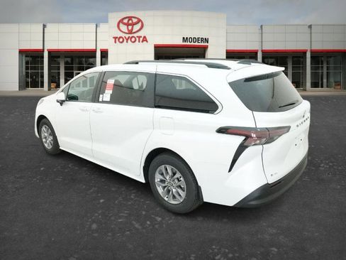 New 2026 Toyota Sienna XLE FWD image 20