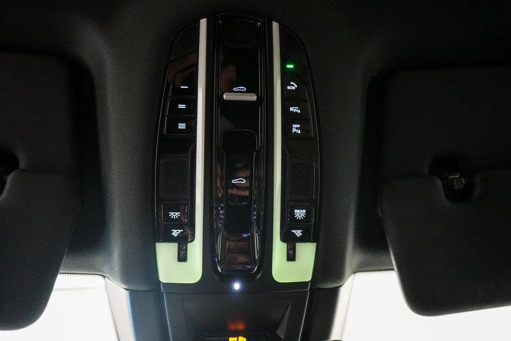 Used 2023 Porsche Cayenne AWD/4WD image 29