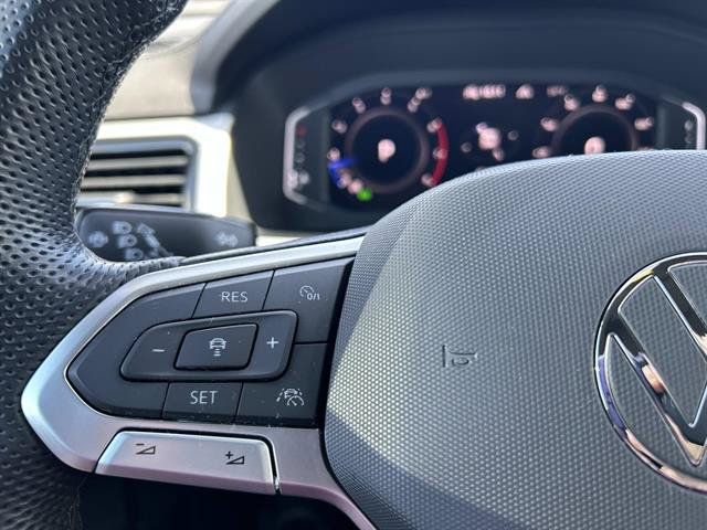 Used 2022 Volkswagen Atlas Cross Sport SEL R-Line AWD/4WD image 26