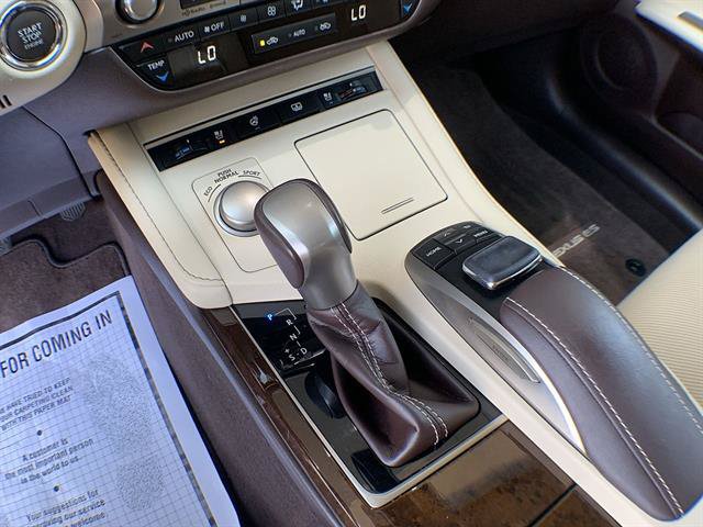 Used 2018 Lexus ES 350 w/ Luxury Package w/Wood Trim FWD image 20