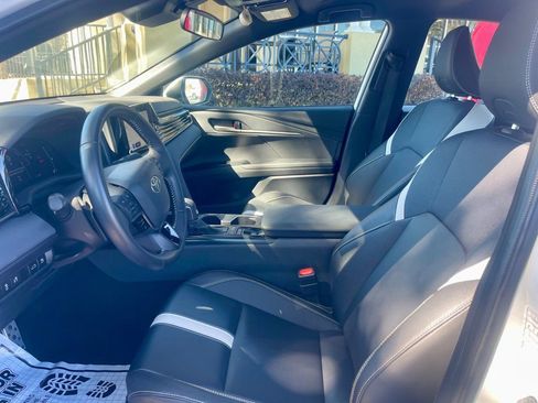 Used 2025 Toyota Camry SE image 10