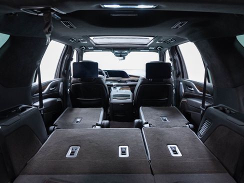 Used 2024 Cadillac Escalade Premium Luxury Platinum AWD/4WD image 44