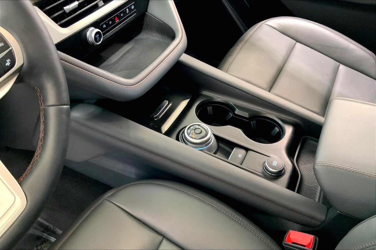 Certified 2025 Ford Explorer Active w/ Active Comfort Package RWD image 17