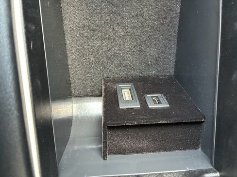 Used 2014 Mercedes-Benz E 350 Sport image 21