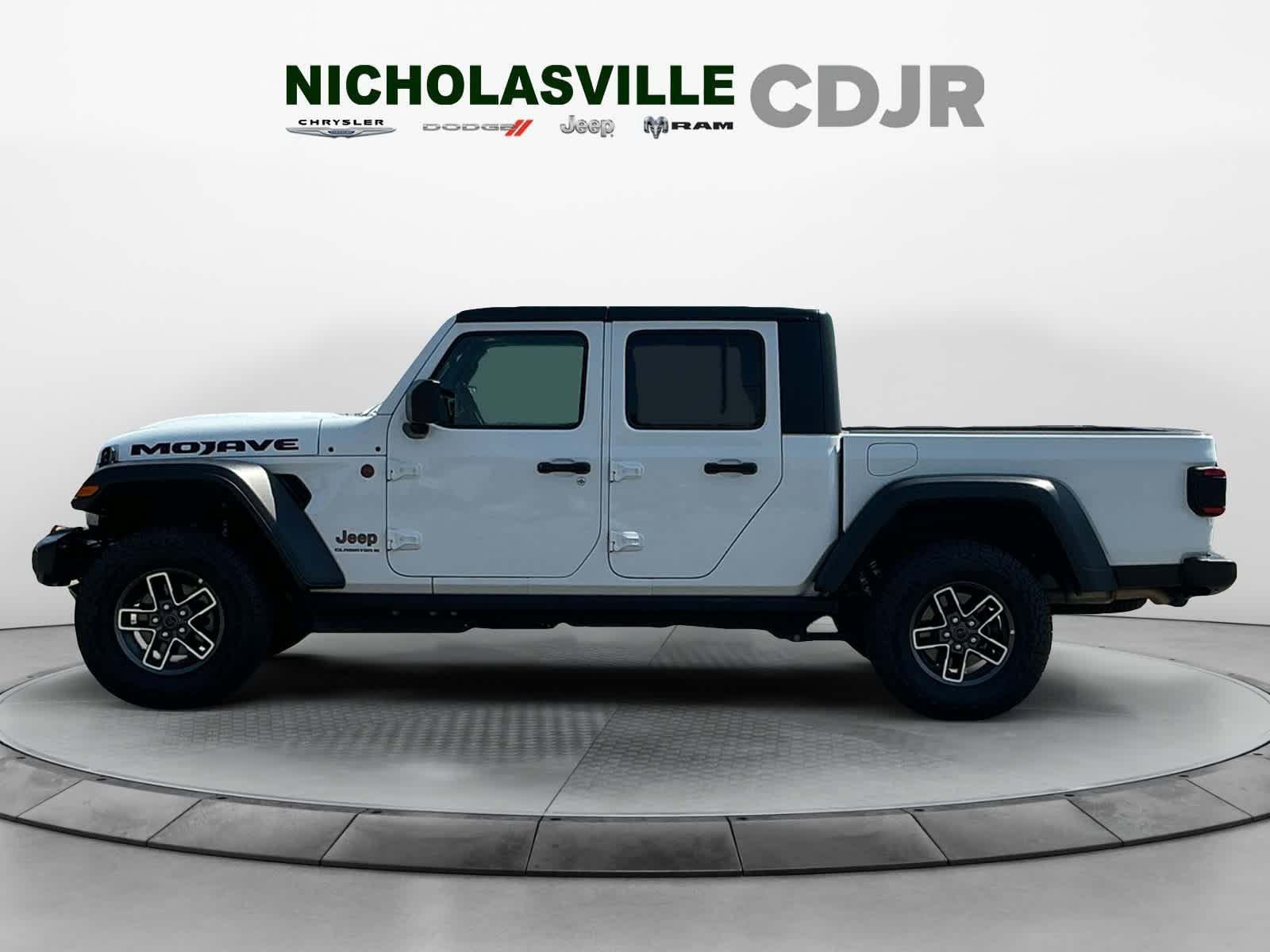 Used 2026 Jeep Gladiator Mojave AWD/4WD image 2