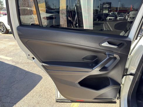 Used 2021 Volkswagen Tiguan SE image 26
