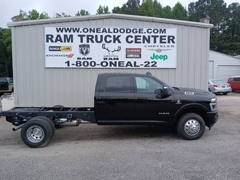 New 2026 RAM 3500 Big Horn w/ Laramie Trim Package AWD/4WD image 2