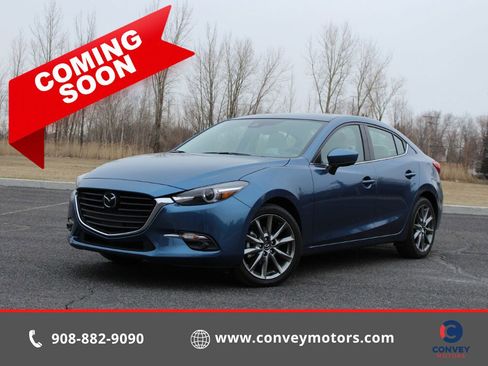 Used 2018 MAZDA MAZDA3 Touring FWD image 1