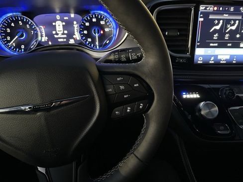 Used 2023 Chrysler Pacifica Limited w/ S Appearance Package image 25