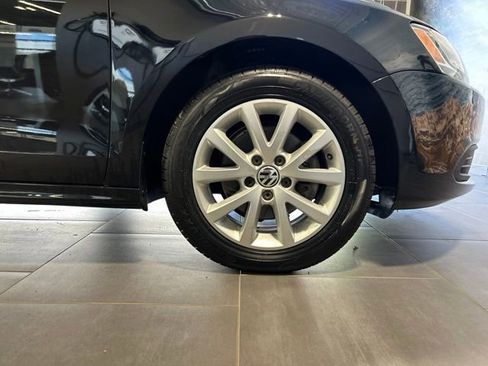 Used 2011 Volkswagen Jetta SE FWD image 35