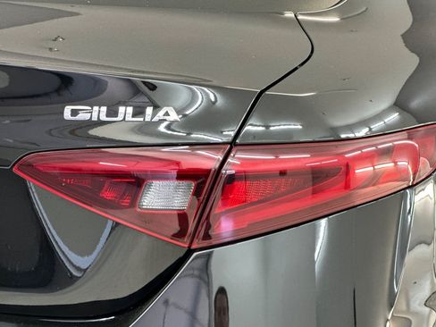 Used 2020 Alfa Romeo Giulia RWD image 27