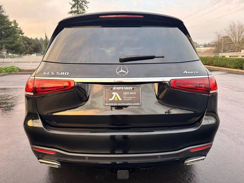 Used 2023 Mercedes-Benz GLS 580 4MATIC image 9