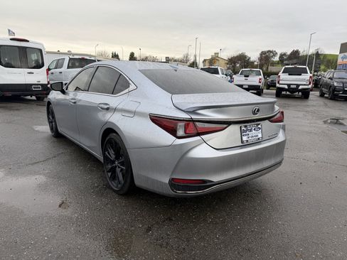 Used 2024 Lexus ES 300h F Sport image 3