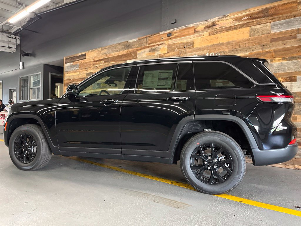 New 2026 Jeep Grand Cherokee 4WD image 14