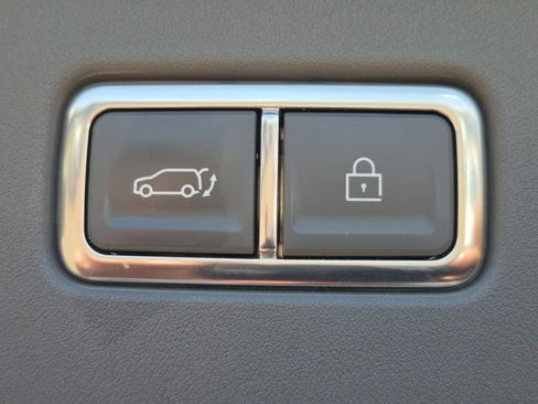 Certified 2024 Kia EV9 Land image 17