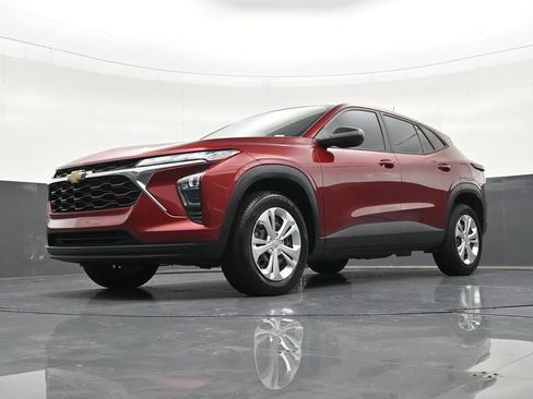 Used 2024 Chevrolet Trax LS FWD image 24