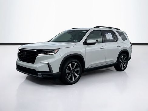 Used 2024 Honda Pilot Touring image 3