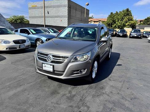 Used 2011 Volkswagen Tiguan SEL FWD image 12