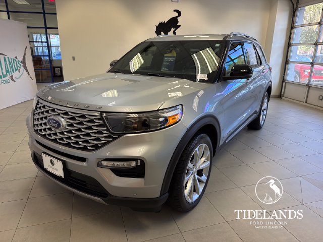 Certified 2023 Ford Explorer Platinum w/ Technology Package AWD/4WD image 4
