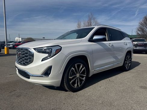 Used 2020 GMC Terrain Denali w/ Denali Premium Package image 2