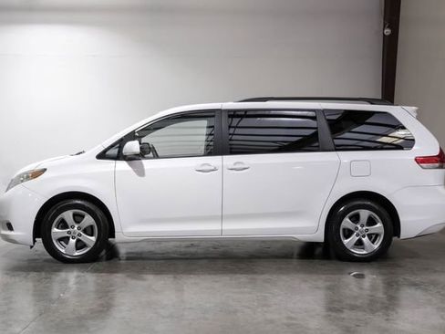 Used 2011 Toyota Sienna LE FWD image 15