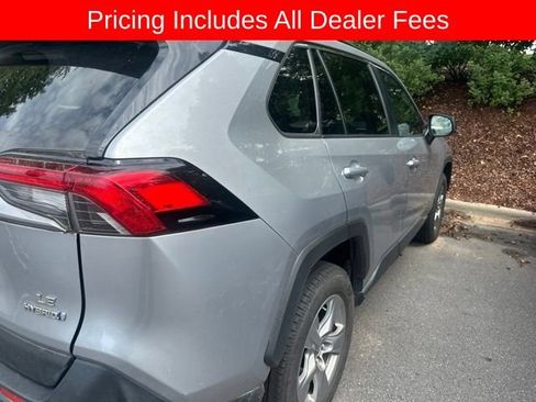 Used 2023 Toyota RAV4 LE AWD/4WD image 4