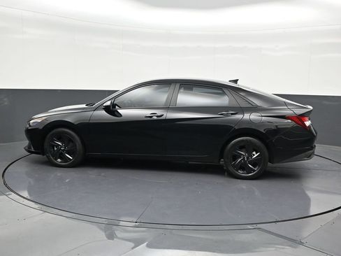 Used 2023 Hyundai Elantra SEL FWD image 2