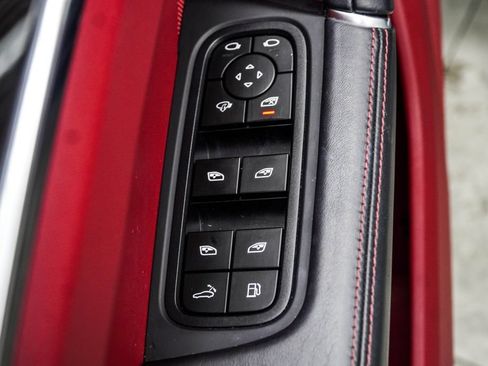 Used 2023 Porsche Cayenne w/ Premium Package AWD/4WD image 47