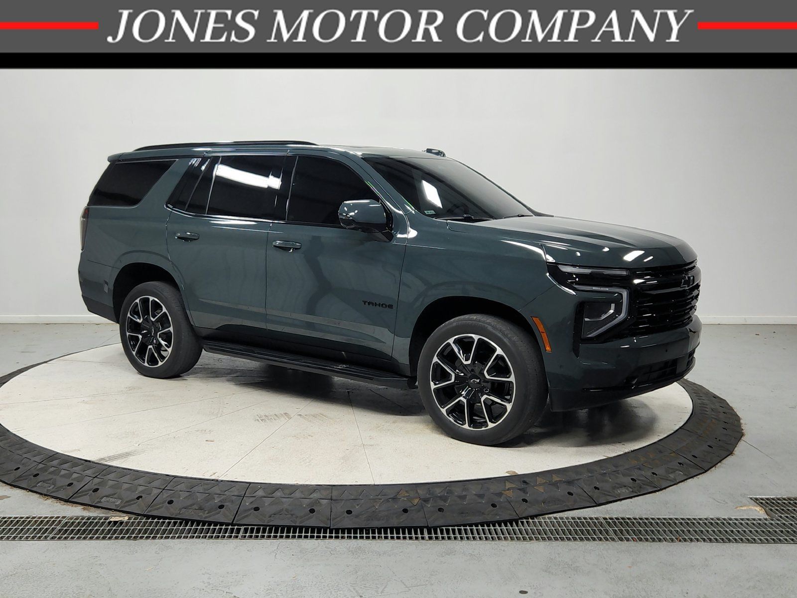 Used 2025 Chevrolet Tahoe RST RWD image 1