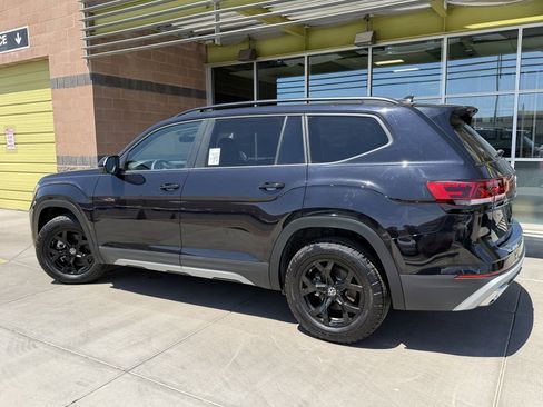 Used 2024 Volkswagen Atlas Peak Edition SEL AWD/4WD image 5