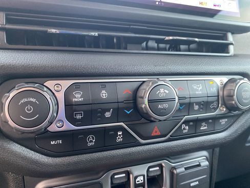 New 2025 Jeep Gladiator Sport AWD/4WD image 25