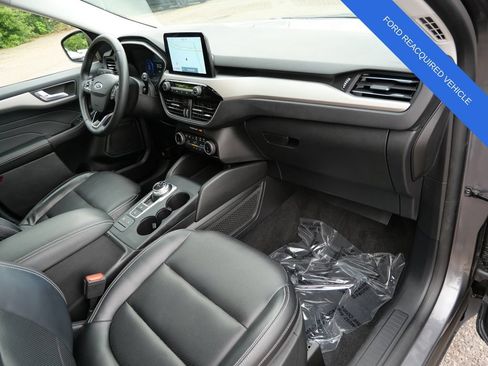 Used 2022 Ford Escape SEL w/ Technology Package FWD image 11