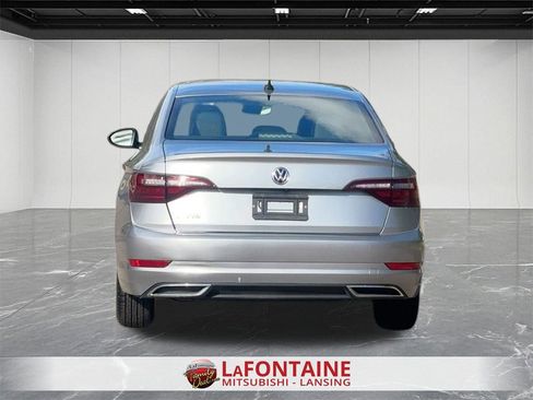Used 2021 Volkswagen Jetta R-Line w/ R-Line Cold Weather Package image 4