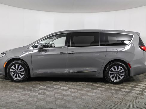 Used 2022 Chrysler Pacifica Limited image 22