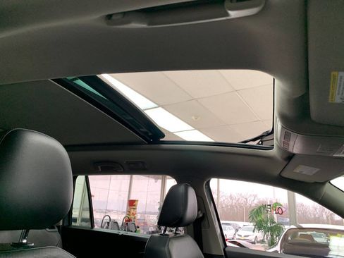 Used 2019 Volkswagen Atlas SEL Premium image 18