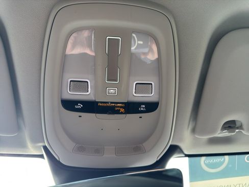 Certified 2022 Volvo XC60 B5 Momentum w/ Climate Package image 19