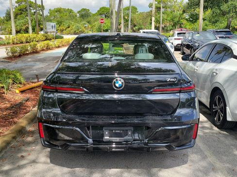 Used 2025 BMW 740i RWD image 7