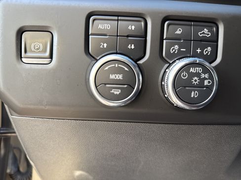 Used 2023 GMC Sierra 1500 AT4 w/ Technology Package AWD/4WD image 20